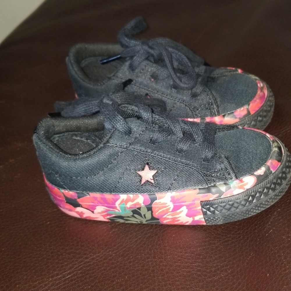 Converse one star floral shoes